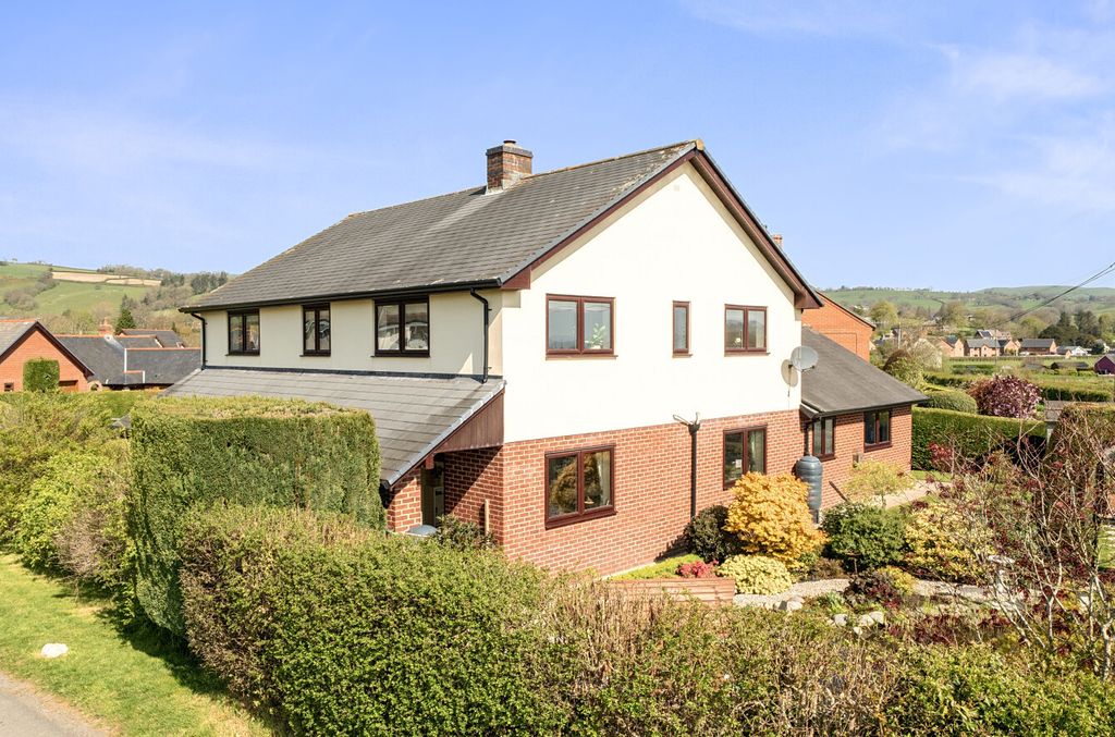 3 bed detached house for saleMaes Trannon, Trefeglwys, Caersws, Powys SY17