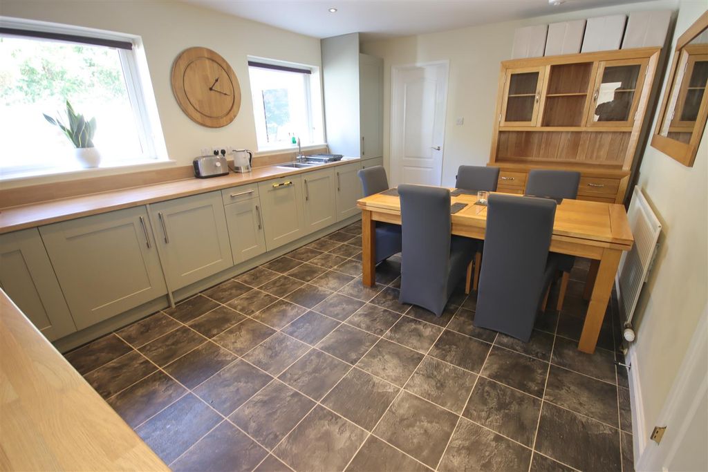 Additional image 4 of 5 bed detached house for saleChamberlain Road, Chippenham SN14