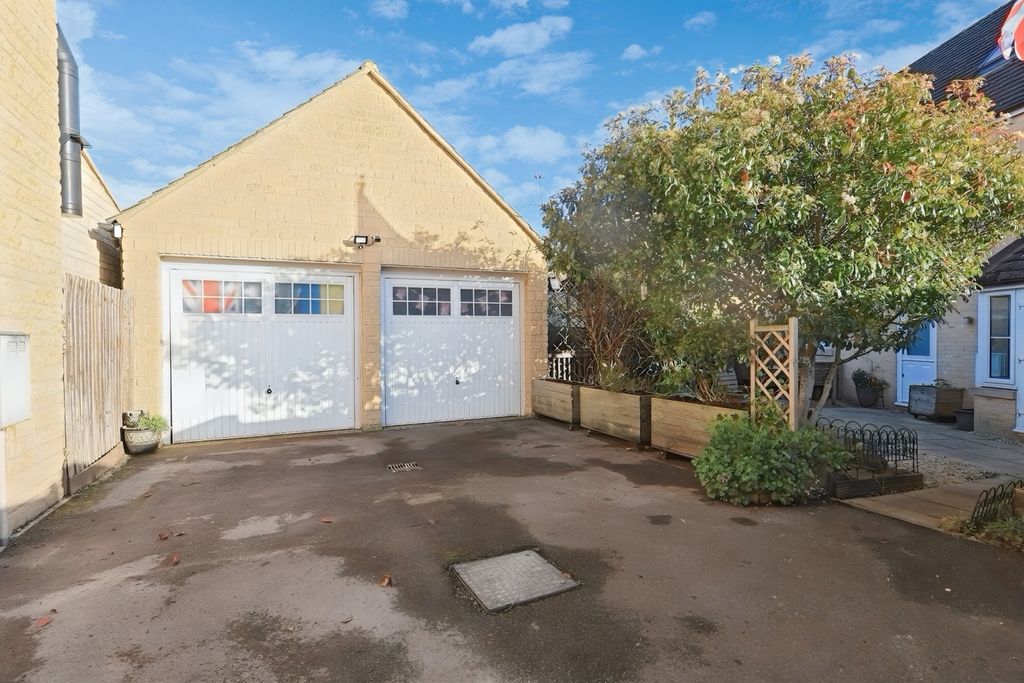 Additional image 25 of 5 bed detached house for saleBerryfield Way, Carterton OX18