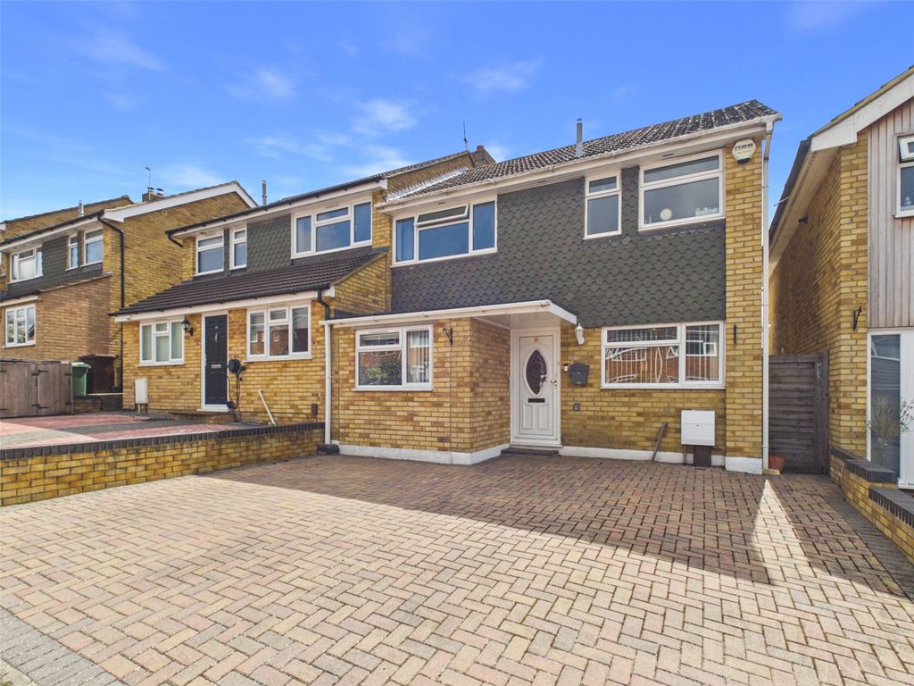 3 bed semi-detached house for saleMiddle Way, Chinnor, Oxfordshire OX39