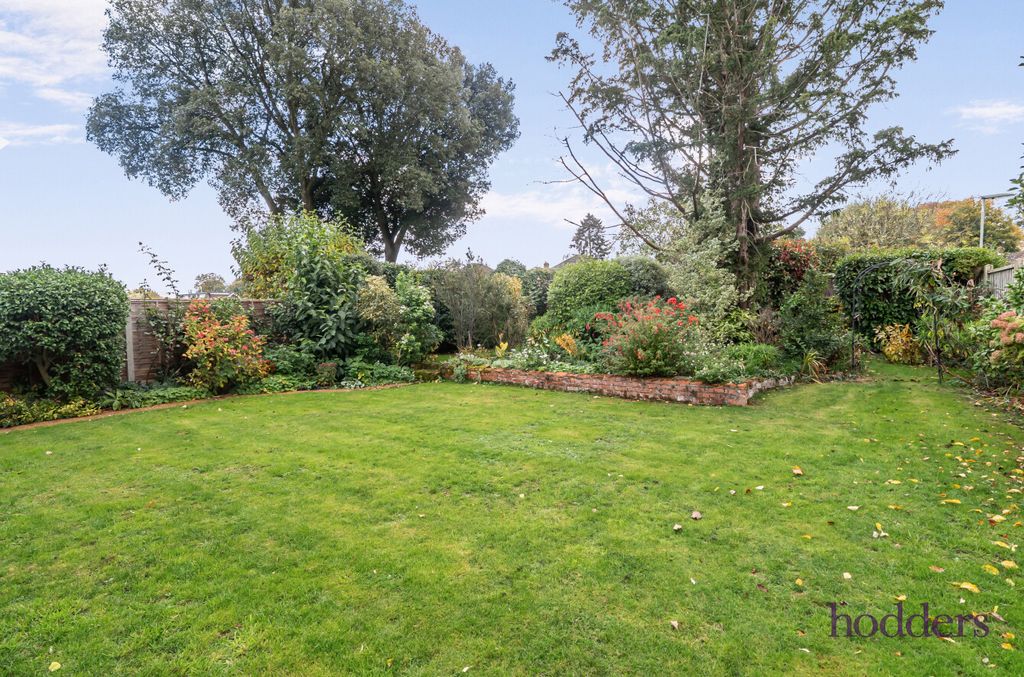 Additional image 7 of 3 bed detached house for saleLittle Green Lane, Chertsey, Surrey KT16