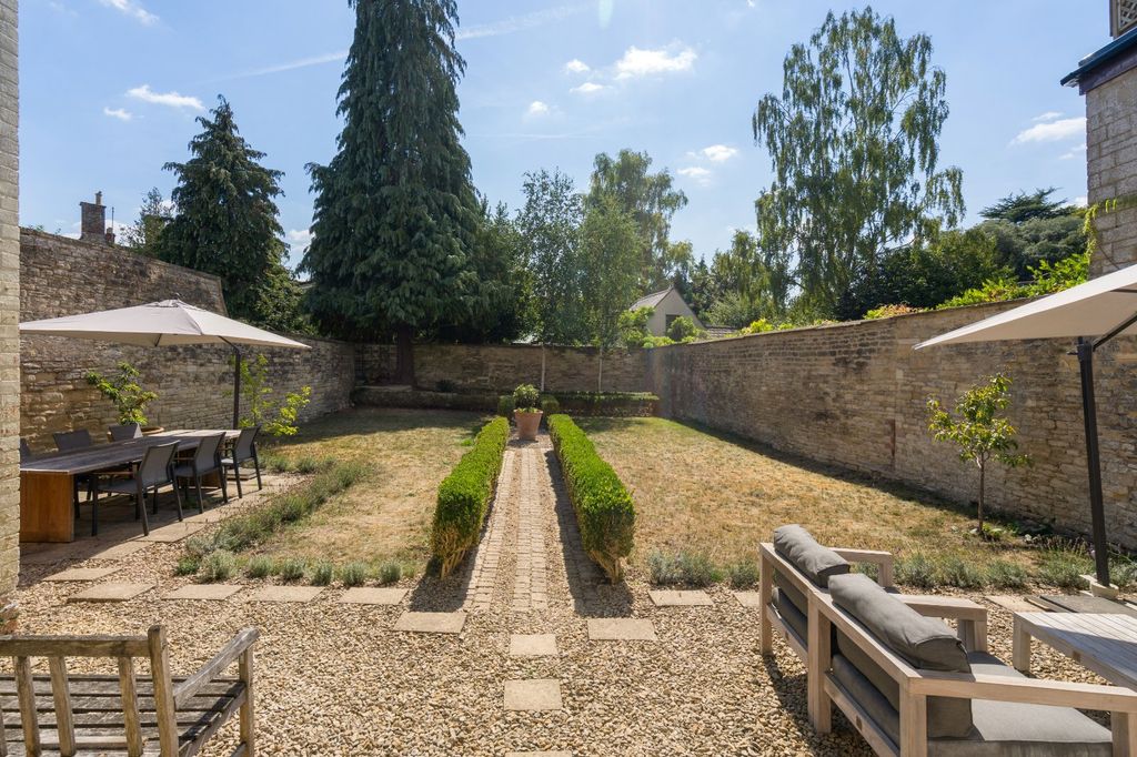 Additional image 25 of 10 bed town house for salePark Street, Cirencester, Gloucestershire GL7