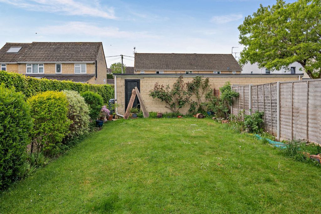 Additional image 9 of 2 bed flat for saleSiddington Road, Cirencester, Gloucestershire GL7