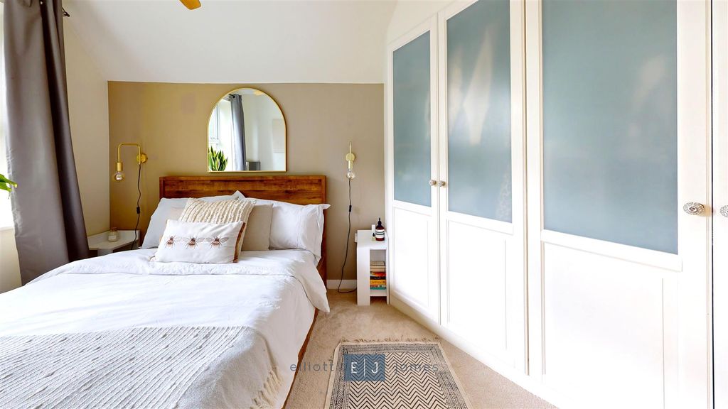 Additional image 10 of 2 bed flat for saleStag Lane, Buckhurst Hill IG9