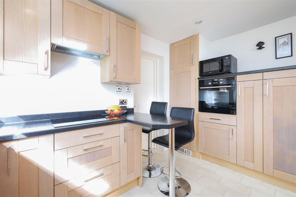 Additional image 6 of 4 bed detached house for saleOakwood Road, Burgess Hill RH15