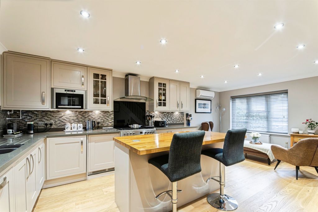 4 bed detached house for saleMeadowsweet Drive, Calne SN11