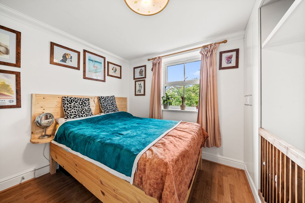 Additional image 8 of 2 bed flat for saleChertsey, Surrey KT16