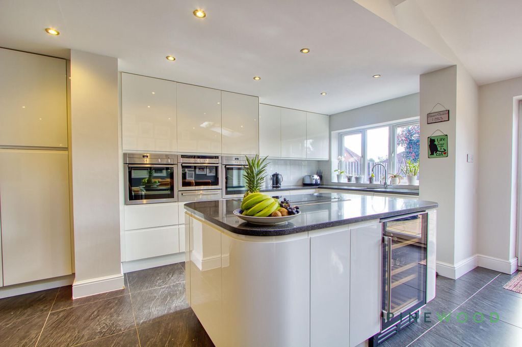 Additional image 5 of 5 bed semi-detached house for saleShaftesbury Avenue, Ashgate, Chesterfield, Derbyshire S40