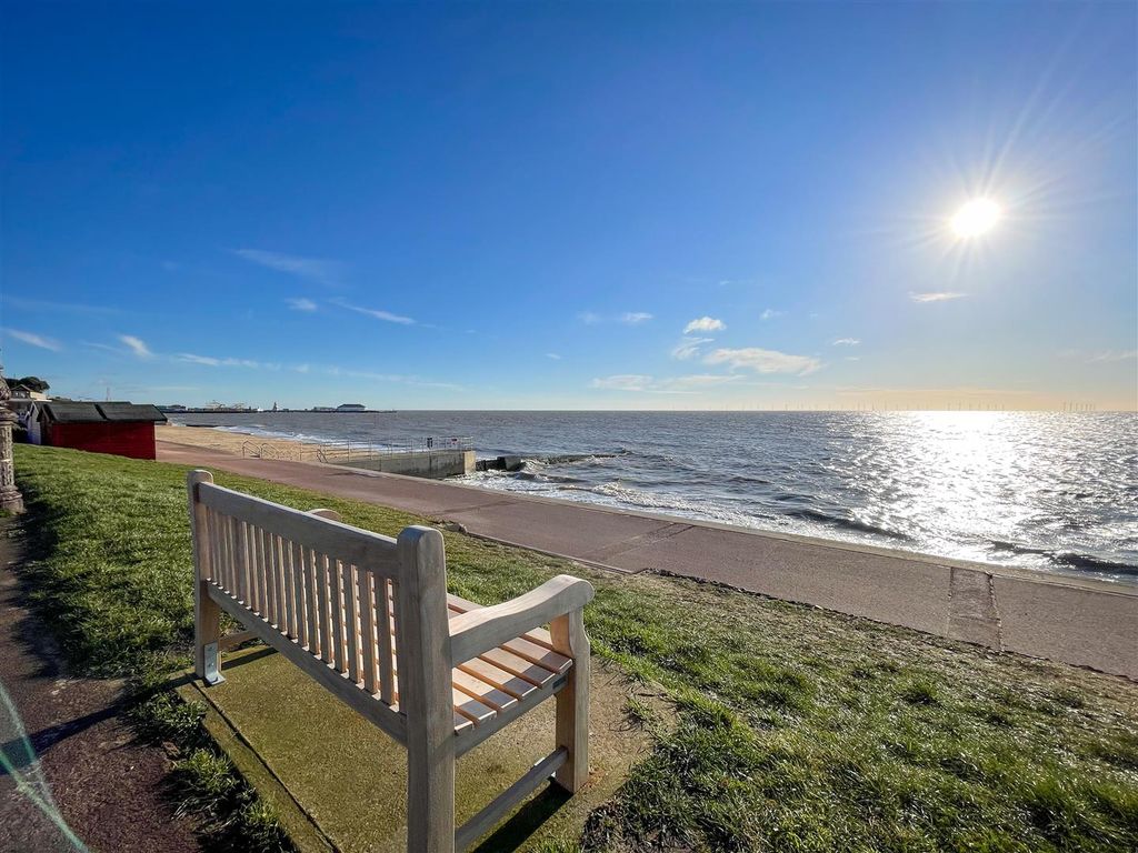 Additional image 9 of 2 bed flat for saleMarine Court, Marine Parade West, Clacton-On-Sea CO15