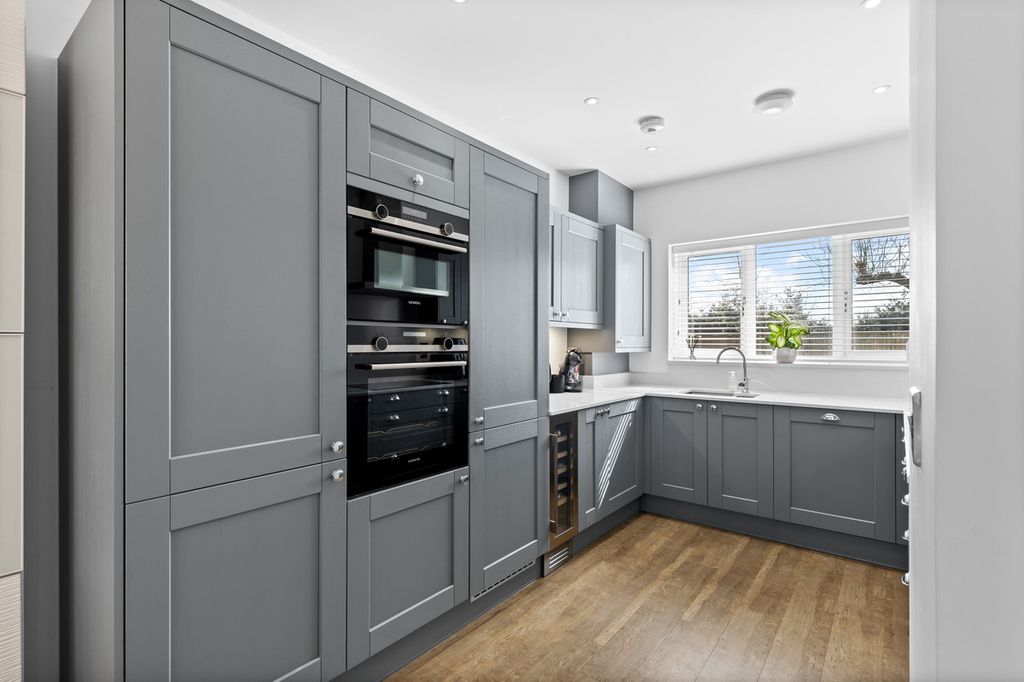 Additional image 5 of 4 bed detached house for salePorkele Place, Caterham CR3