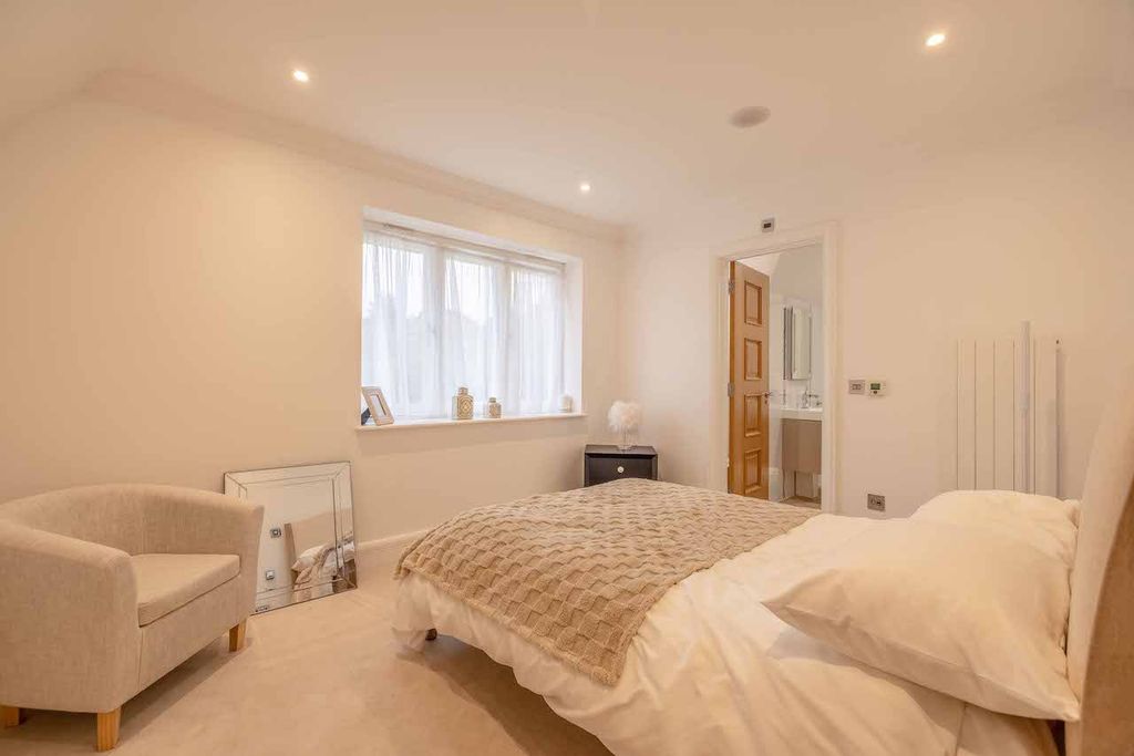 Additional image 14 of 6 bed detached house for saleBurtons Way, Chalfont St Giles HP8