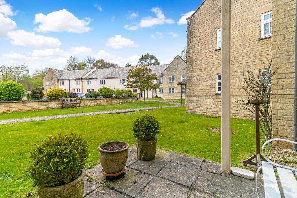 Additional image 16 of 2 bed flat for saleLondon Road, Cirencester, Gloucestershire GL7