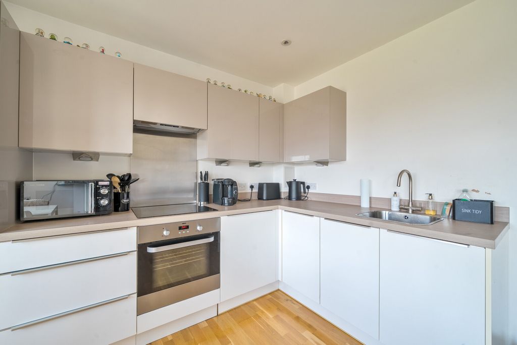 Additional image 12 of 2 bed flat for saleKennett Lane, Chertsey KT16