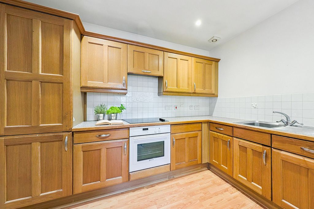 Additional image 9 of 2 bed flat for saleEast Street, Chesham HP5