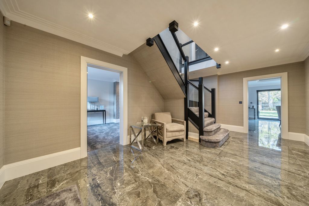 Additional image 10 of 7 bed detached house for saleHeathley End, Chislehurst BR7