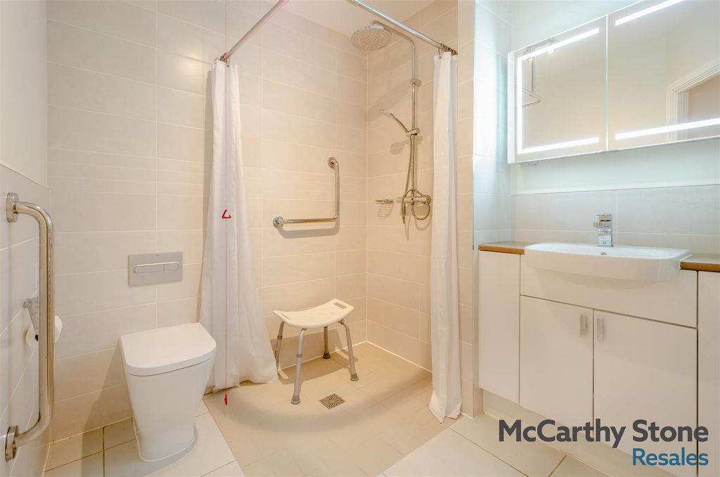 Additional image 8 of 1 bed flat for saleTrinity Road, Chipping Norton, Oxfordshire OX7