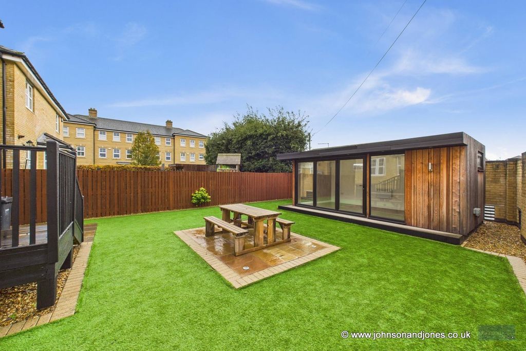 Additional image 2 of 4 bed detached house for saleKingfisher Close, Chertsey KT16