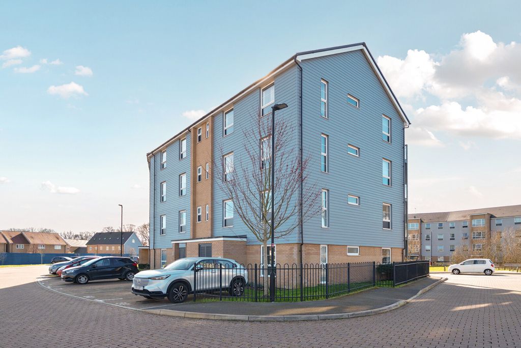 Additional image 14 of 2 bed flat for saleKennett Lane, Chertsey KT16