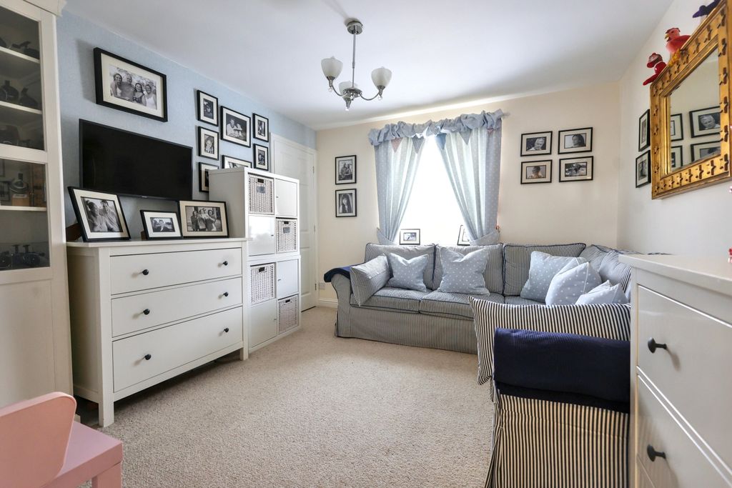 Additional image 13 of 4 bed semi-detached house for sale12 Cherry Tree Way, Carterton OX18