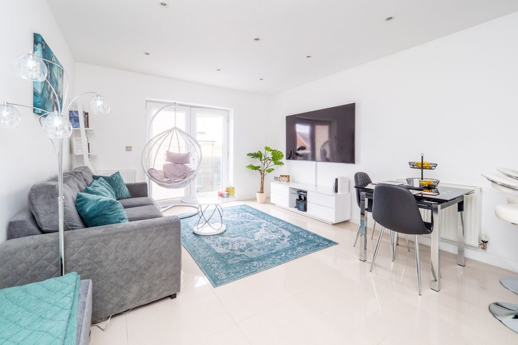 Additional image 14 of 2 bed flat for saleDiamond Jubilee Way, Carshalton, Surrey SM5
