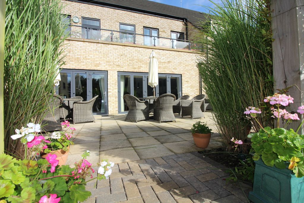 Additional image 2 of 1 bed flat for saleTrinity Road, Chipping Norton OX7