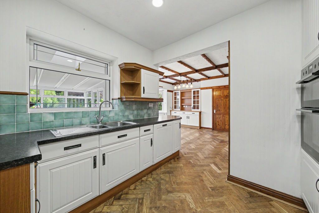 Additional image 10 of 4 bed detached house for saleWhitecotes Lane, Walton, Chesterfield S40