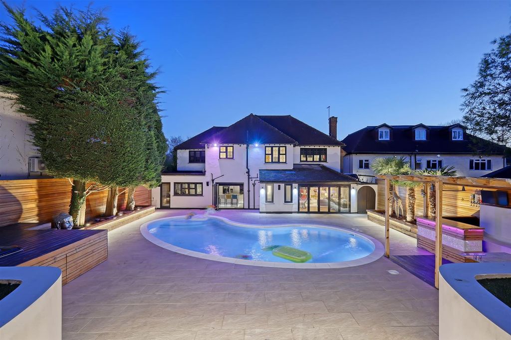 Additional image 41 of 4 bed detached house for saleCourtland Drive, Chigwell IG7