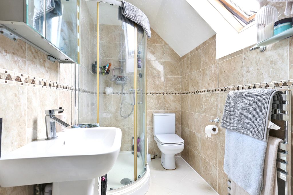 Additional image 12 of 4 bed detached house for sale16 Wychwood Close, Carterton OX18