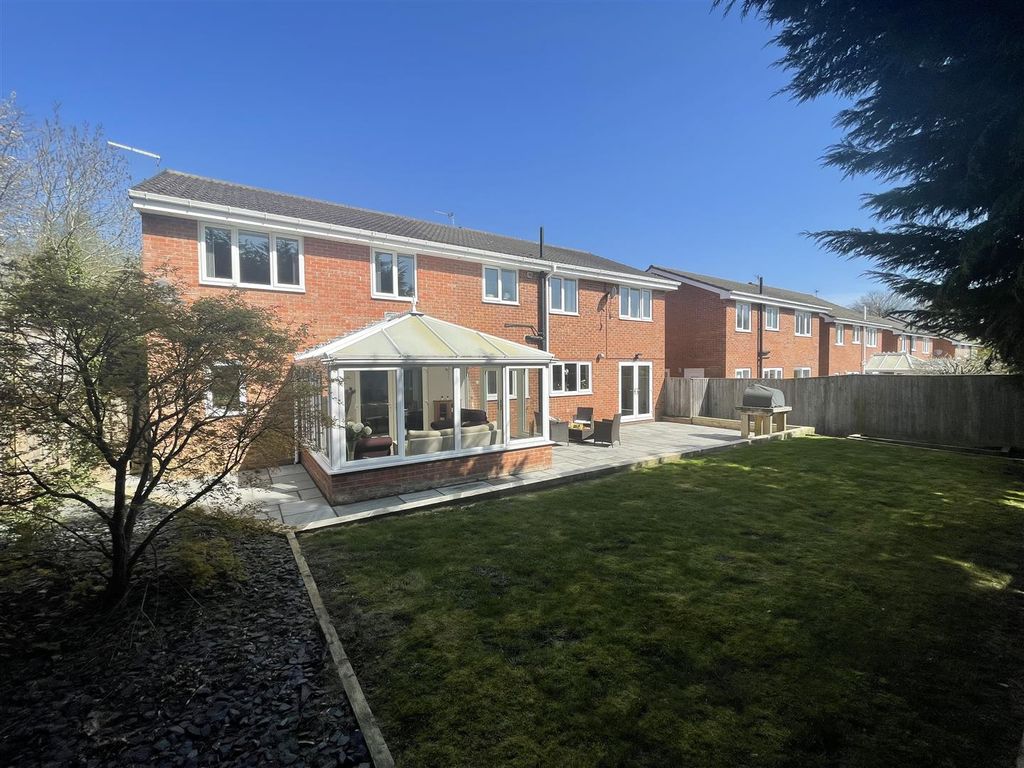 6 bed detached house for saleLindisfarne Close, Chester Le Street DH2