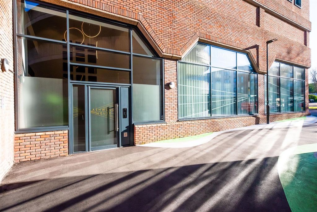 Additional image 11 of 2 bed flat for salePembroke Broadway, Camberley GU15