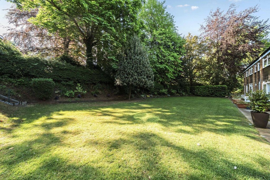 Additional image 16 of 3 bed flat for saleLubbock Road, Chislehurst, Kent BR7