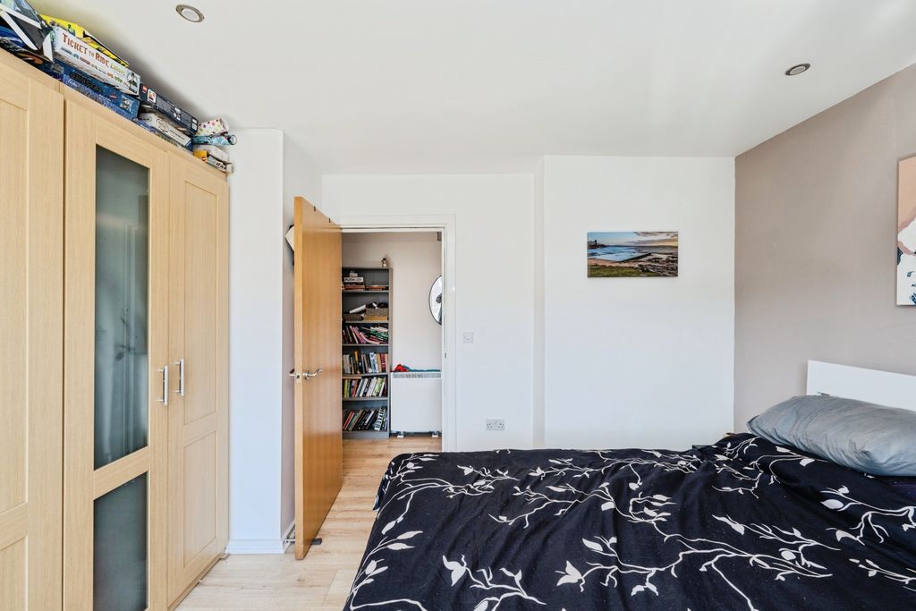 Additional image 7 of 2 bed flat for salePentre Doc Y Gogledd, Llanelli SA15