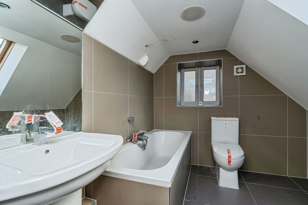 Additional image 7 of 3 bed flat for saleLondon Street, Chertsey, Surrey KT16