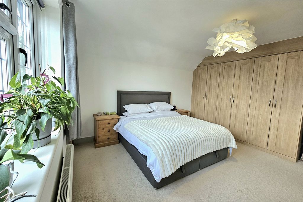 Additional image 11 of 2 bed flat for sale20 Heatherdale Road, Camberley, Surrey GU15
