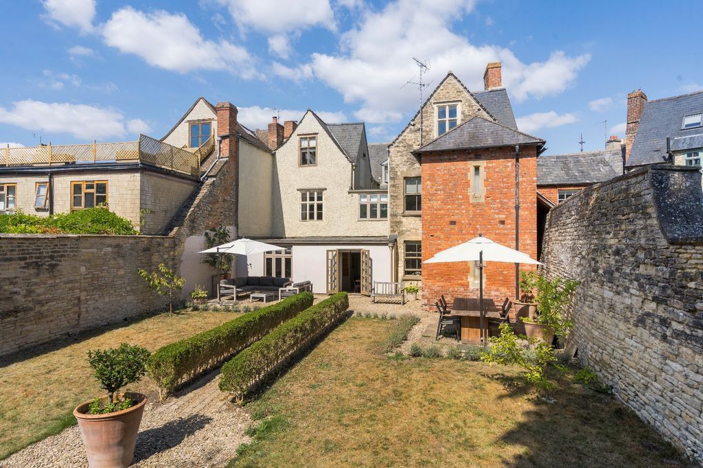 Additional image 3 of 10 bed town house for salePark Street, Cirencester, Gloucestershire GL7
