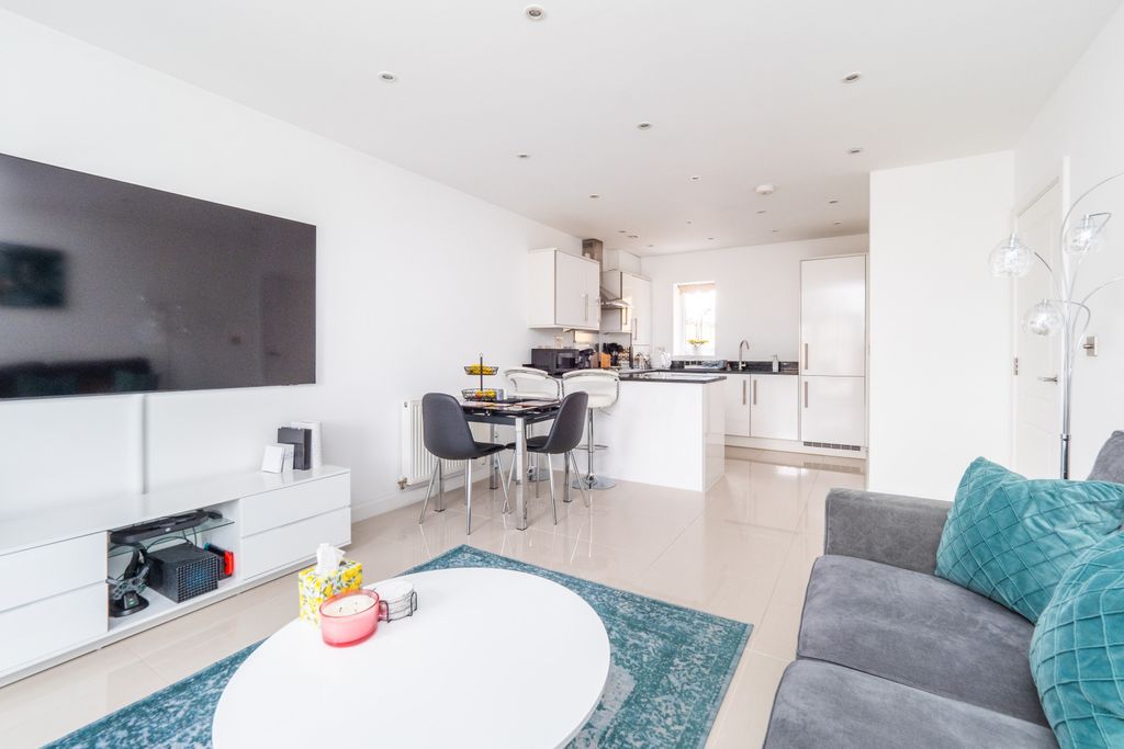 Additional image 13 of 2 bed flat for saleDiamond Jubilee Way, Carshalton, Surrey SM5