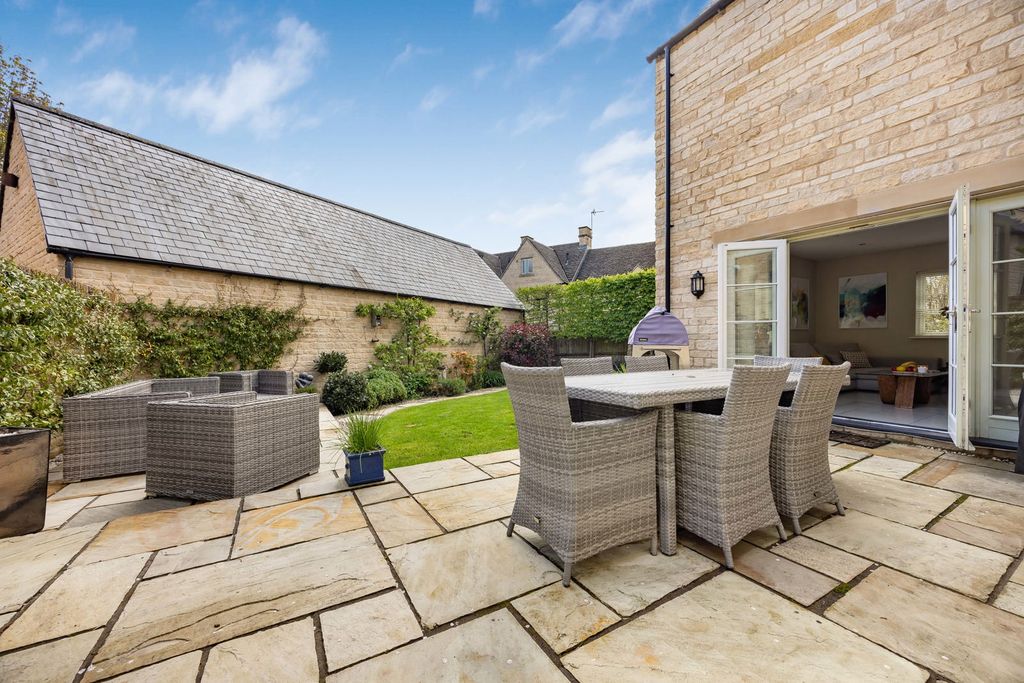 Additional image 29 of 5 bed detached house for saleBeecham Close, Cirencester, Gloucestershire GL7