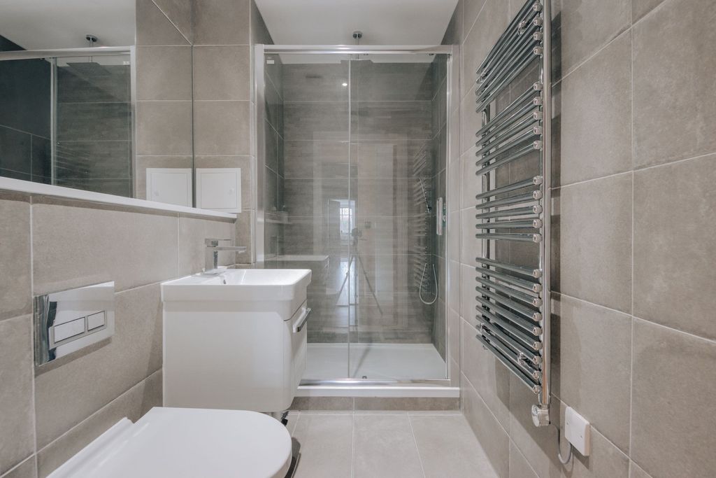 Additional image 12 of 2 bed flat for saleArgyll House, Royal Connaught Park, Bushey WD23