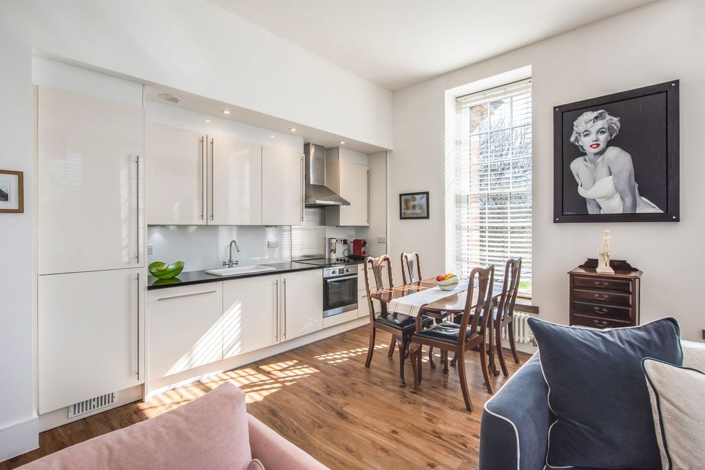 Additional image 3 of 2 bed flat for saleHomestead Road, Chichester PO19
