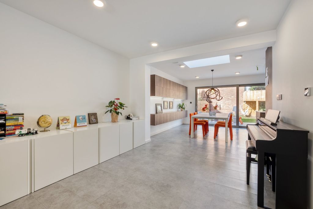 Additional image 5 of 4 bed semi-detached house for saleRuskin Road, Carshalton SM5