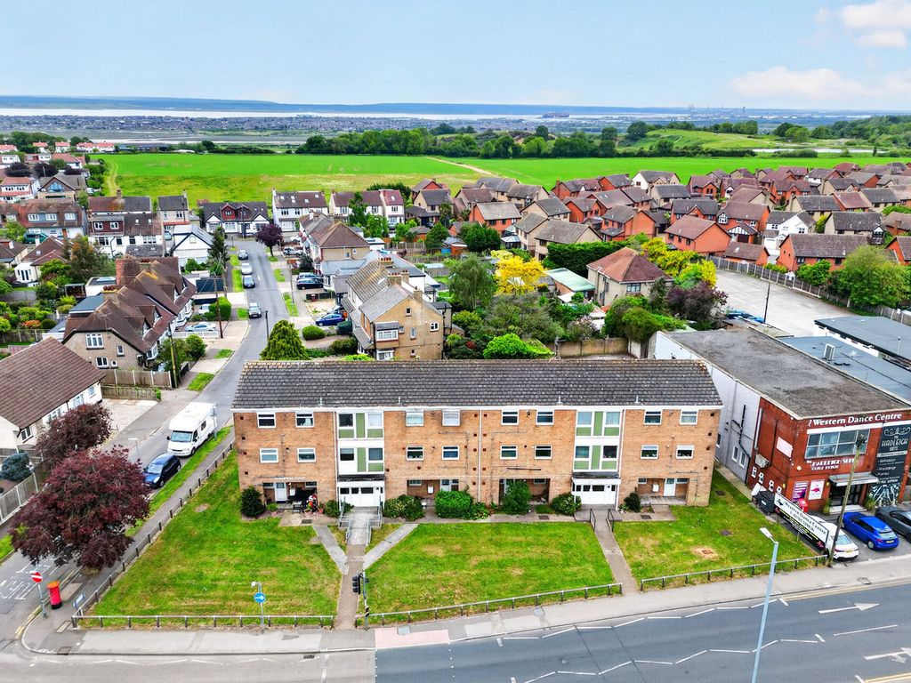Additional image 4 of 2 bed flat for saleHigh Street, Hadleigh SS7