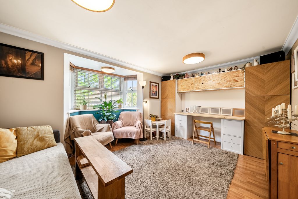 Additional image 3 of 2 bed flat for saleChertsey, Surrey KT16