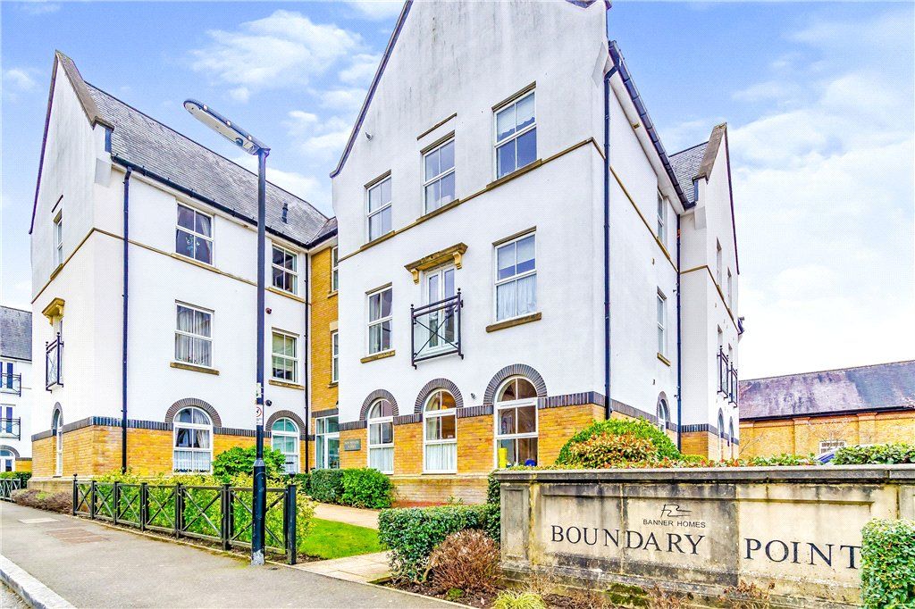 2 bed flat for saleBoundary Point, Coldstream Road, Caterham, Surrey CR3