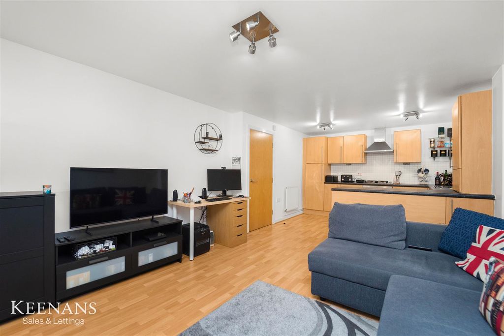 1 bed flat for saleManchester Road, Bury BL9 photo 2