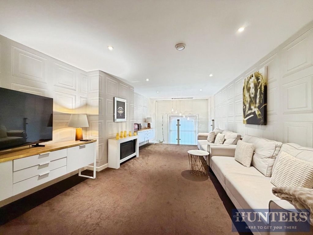 Additional image 2 of 2 bed flat for saleHigh Street, Chatham ME4