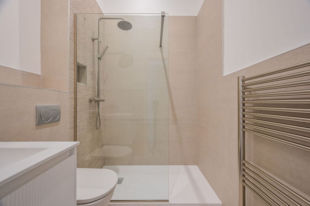 Additional image 5 of 3 bed flat for saleThe Oaks, Chigwell IG7