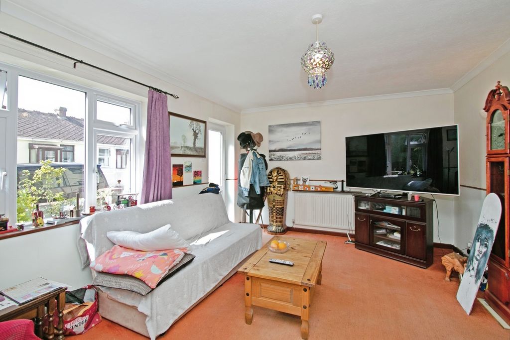 Additional image 2 of 1 bed flat for saleNorth Roskear Road, Camborne, Cornwall TR14