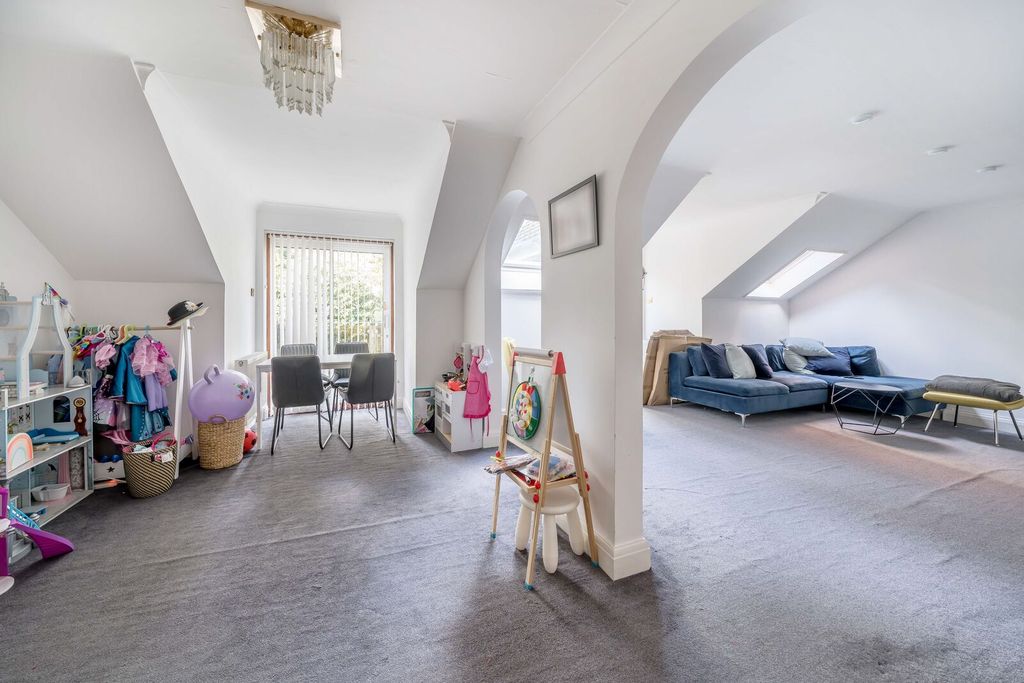 Additional image 17 of 3 bed flat for saleHeathbourne Road, Bushey WD23