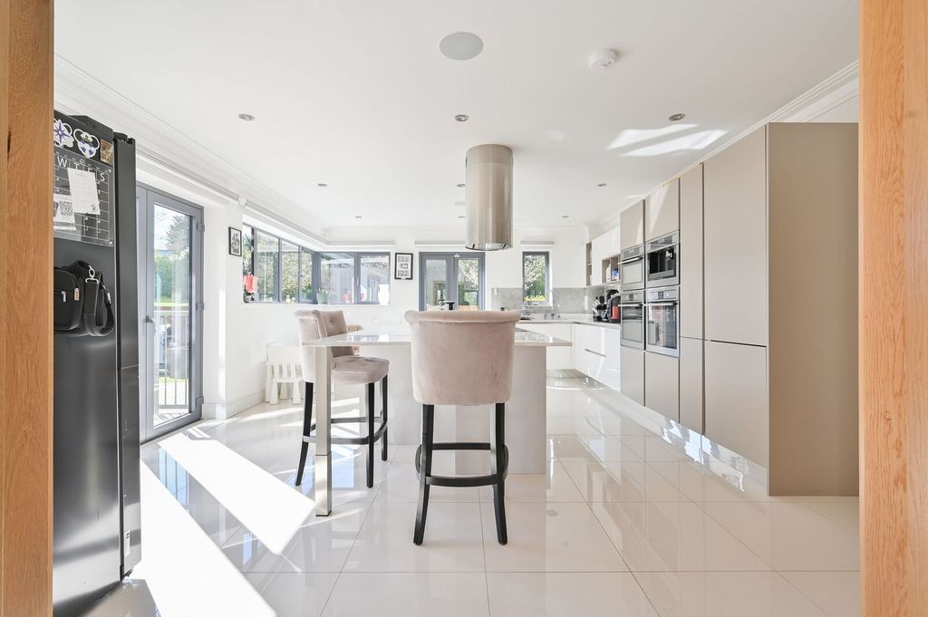 Additional image 11 of 5 bed detached house for saleThe Harlequins, Sandy Lane, Bushey WD23