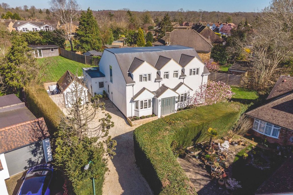 4 bed detached house for saleSycamore Road, Chalfont St Giles HP8
